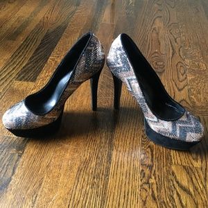 Jessica Simpson Black and Gold Sparkling Heels